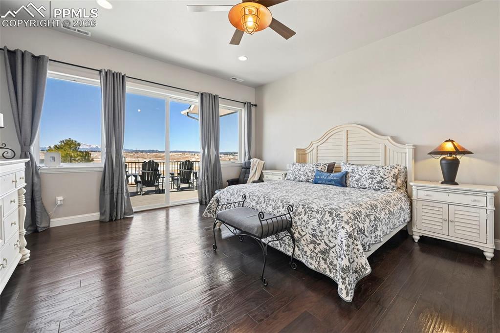 Image 24 of 50: Laundry