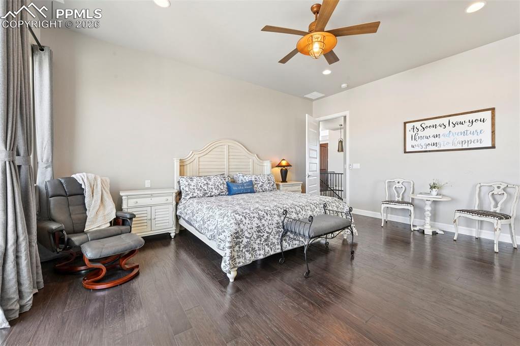 Image 25 of 50: Bedroom