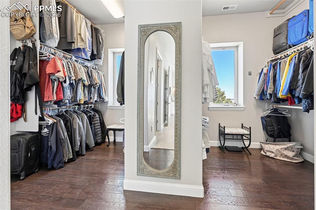 Image 27 of 50: Bathroom