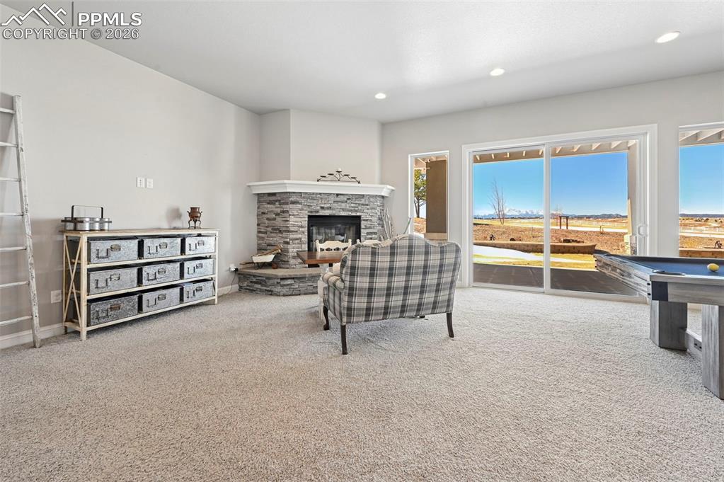 Image 28 of 50: Closet