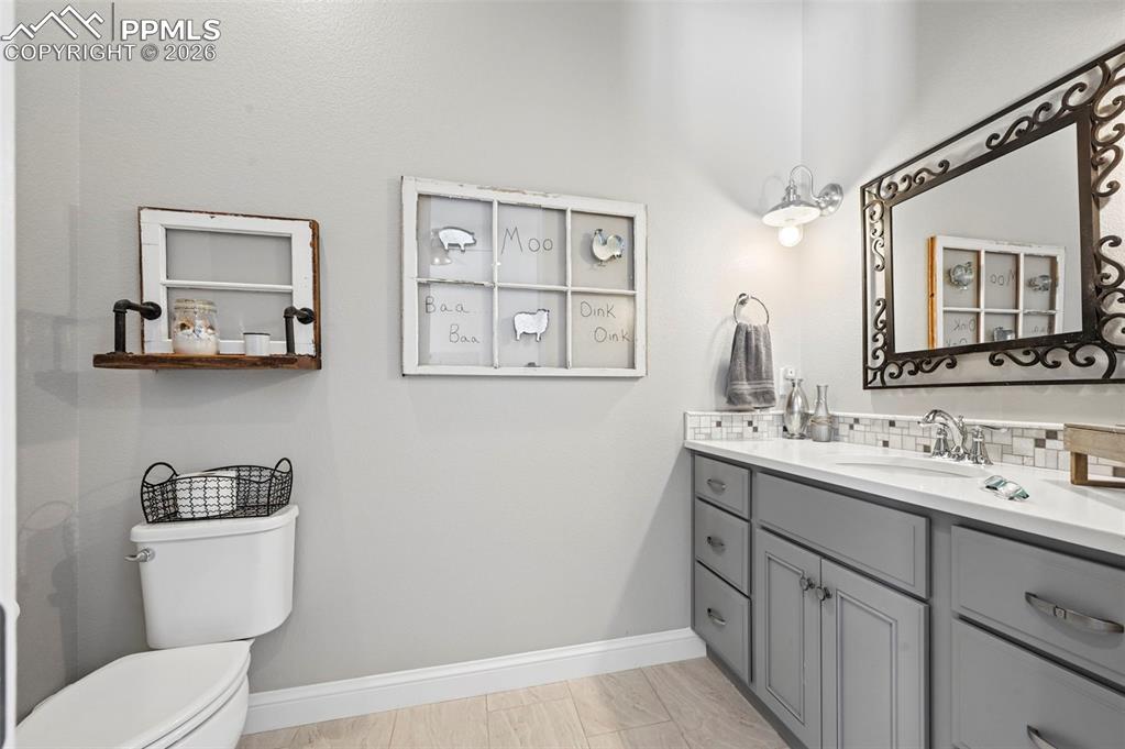 Image 38 of 50: Bedroom