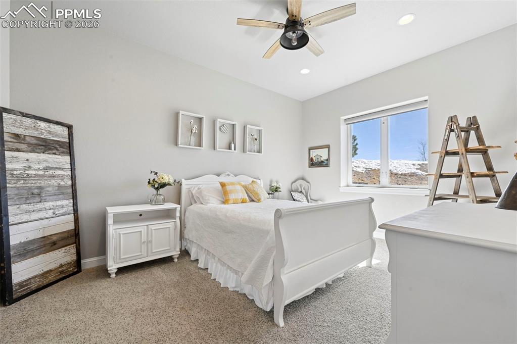 Image 39 of 50: Bathroom