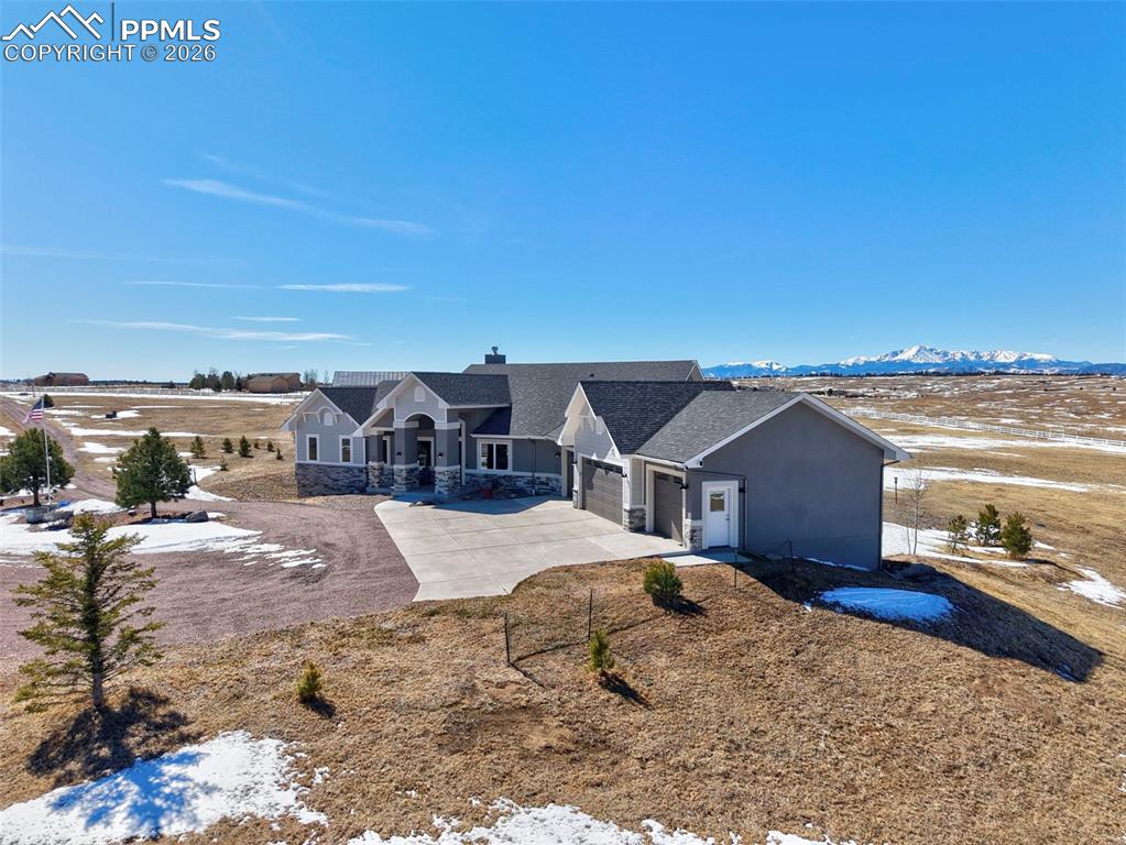 Image 4 of 50: Front of Structure