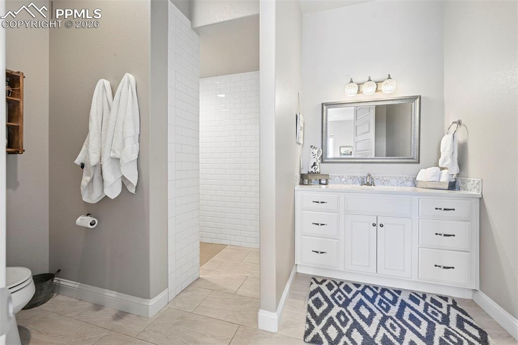 Image 40 of 50: Bedroom