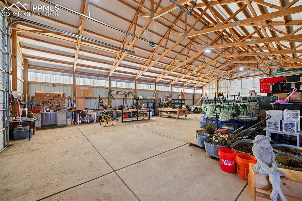 Image 43 of 50: Deck