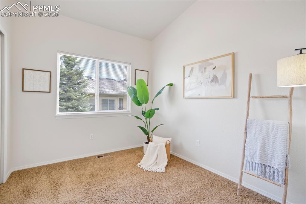 Image 19 of 29: Bedroom