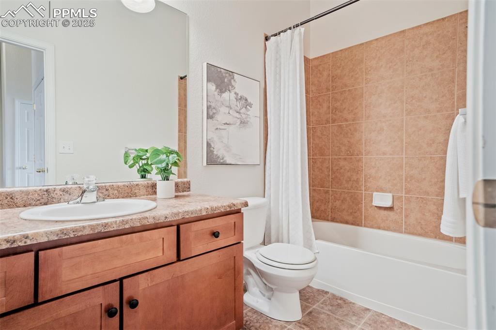 Image 22 of 29: Bathroom