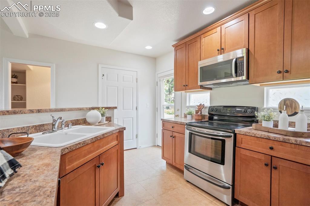 Image 8 of 29: Kitchen