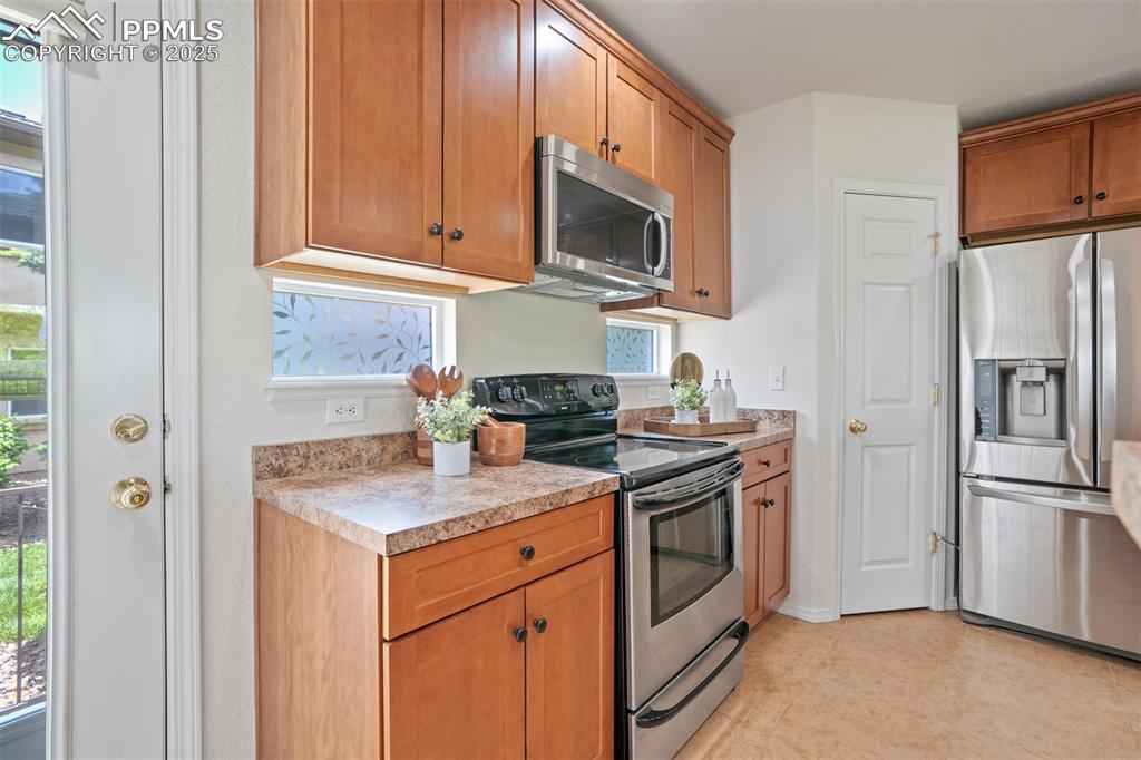 Image 9 of 29: Kitchen