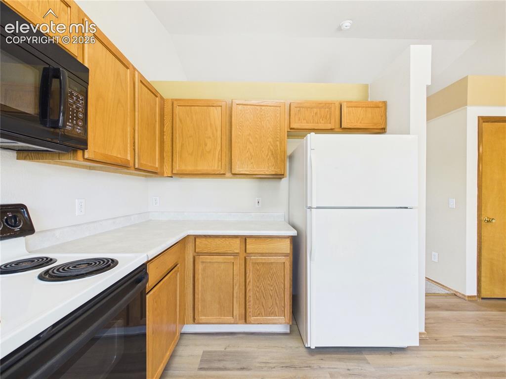 Image 13 of 38: Kitchen