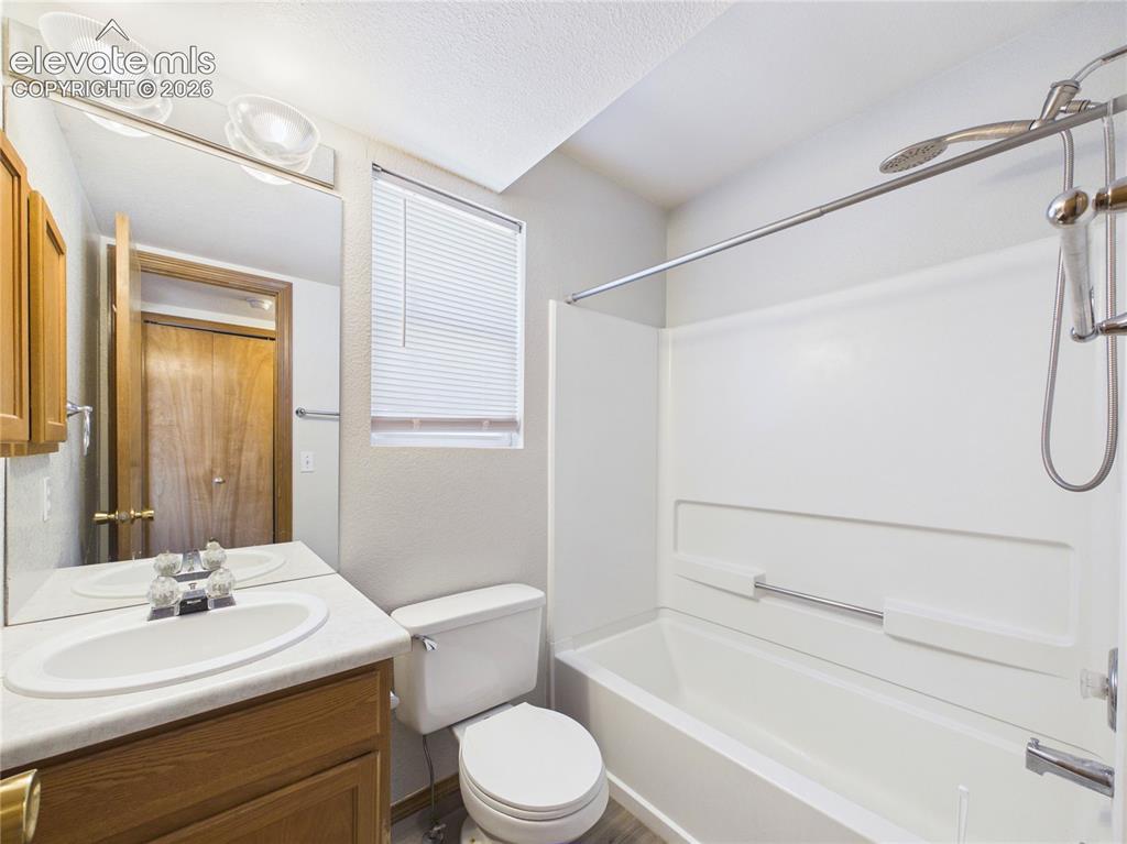 Image 17 of 38: Bathroom