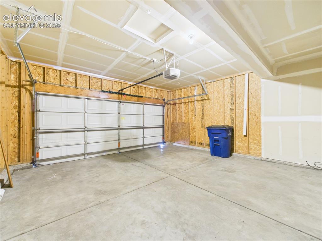 Image 32 of 38: Garage
