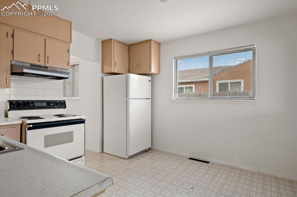 Image 5 of 14: Kitchen