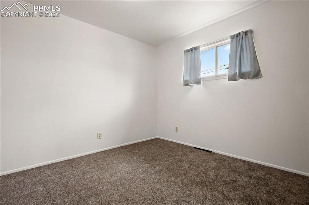 Image 7 of 14: Master Bedroom