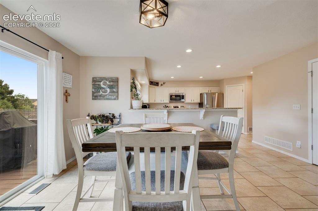 Image 13 of 39: Dining Area