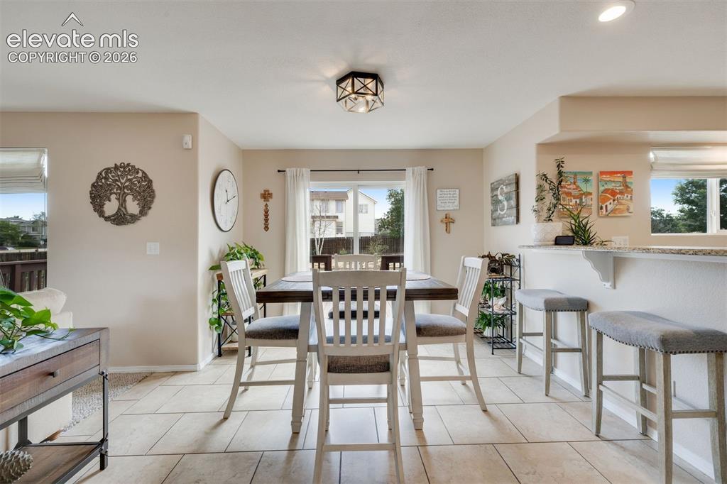 Image 14 of 39: Dining Area