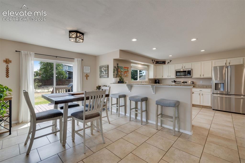 Image 15 of 39: Dining Area