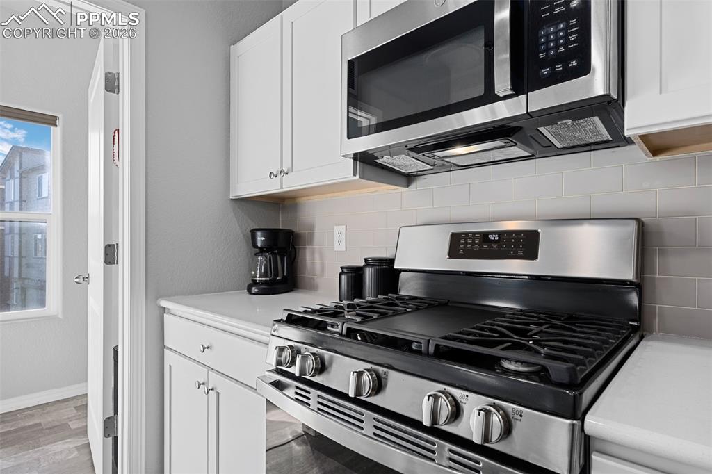 Image 22 of 34: Kitchen