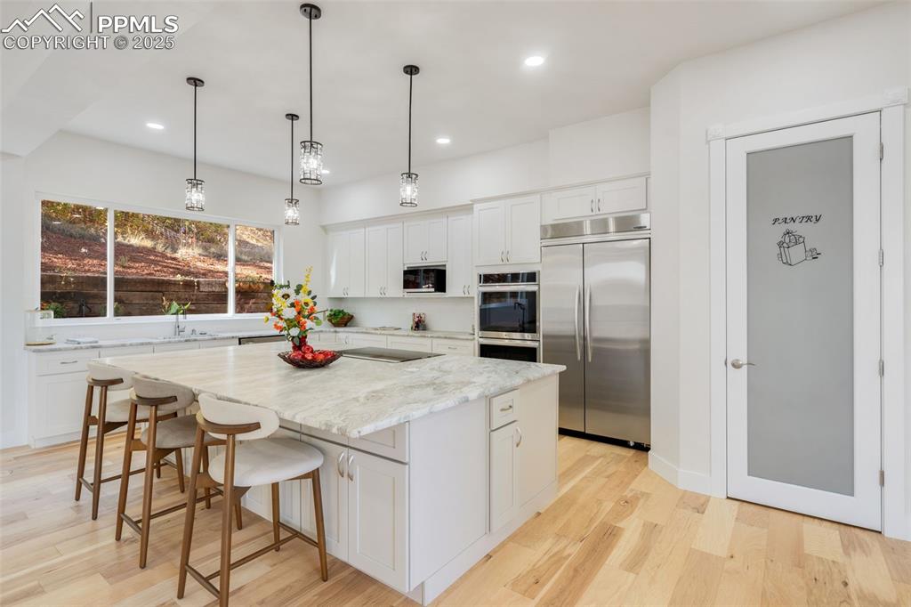 Image 15 of 47: Kitchen