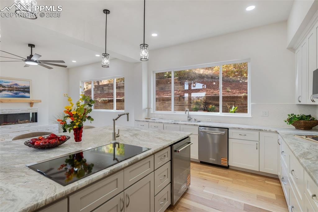 Image 18 of 47: Kitchen