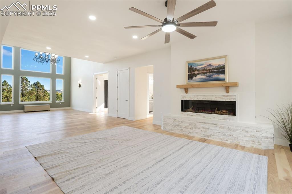 Image 21 of 47: Great Room