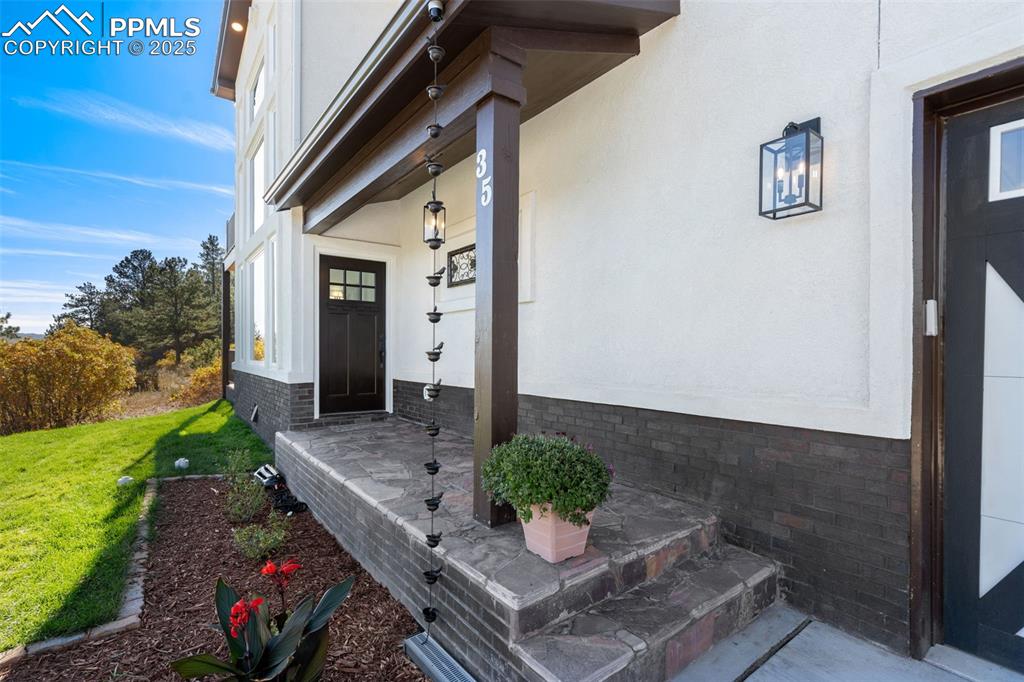 Image 3 of 47: Entry