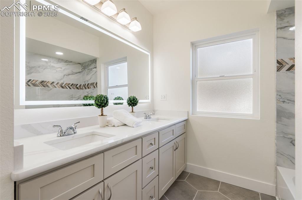 Image 36 of 47: Bathroom