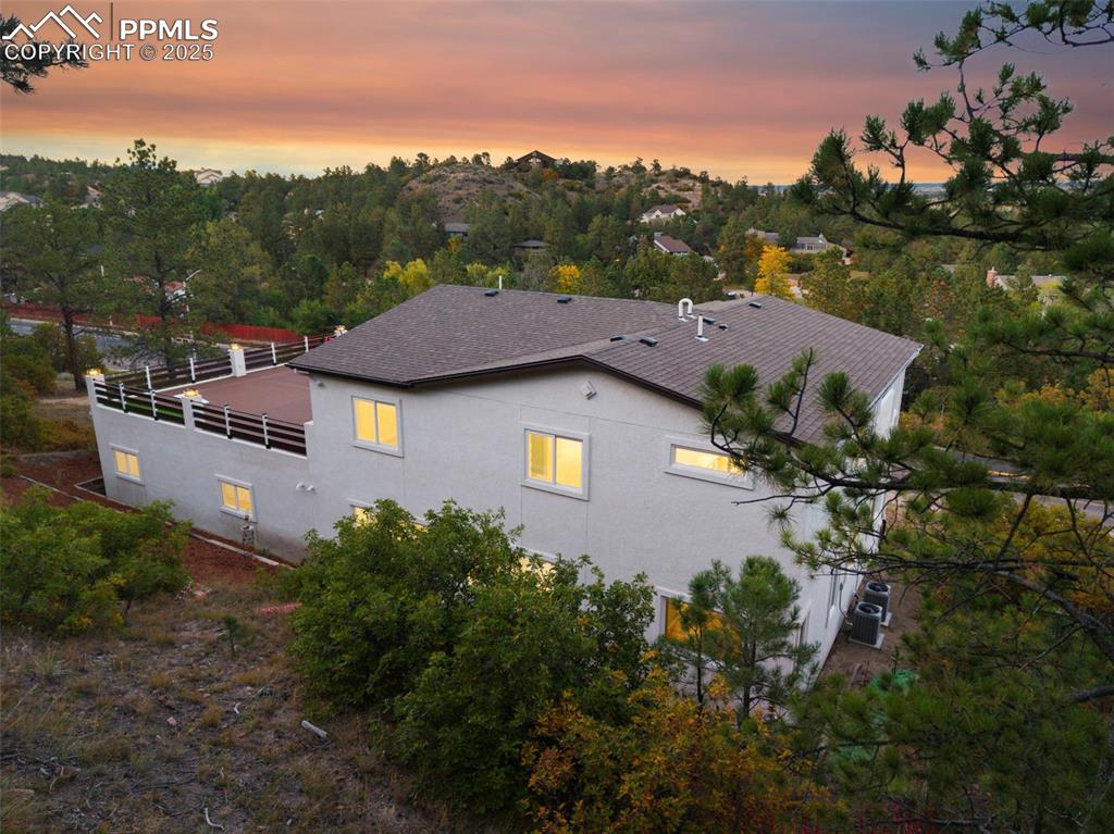 Image 5 of 47: Back of Structure