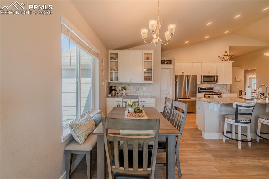 Image 15 of 46: Dining Area