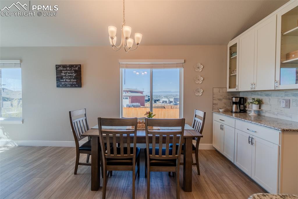 Image 17 of 46: Dining Area
