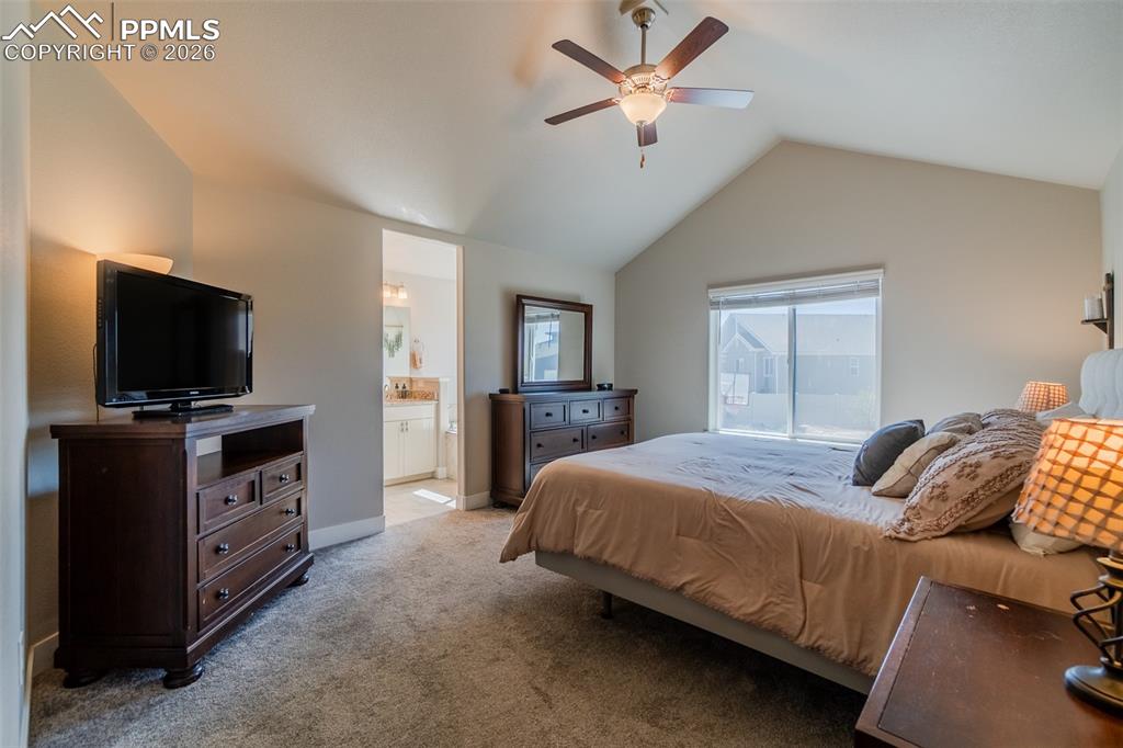 Image 18 of 46: Bedroom