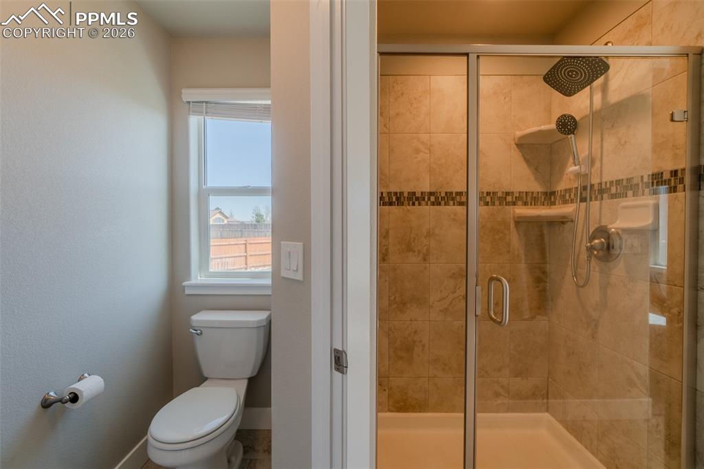 Image 23 of 46: Bathroom