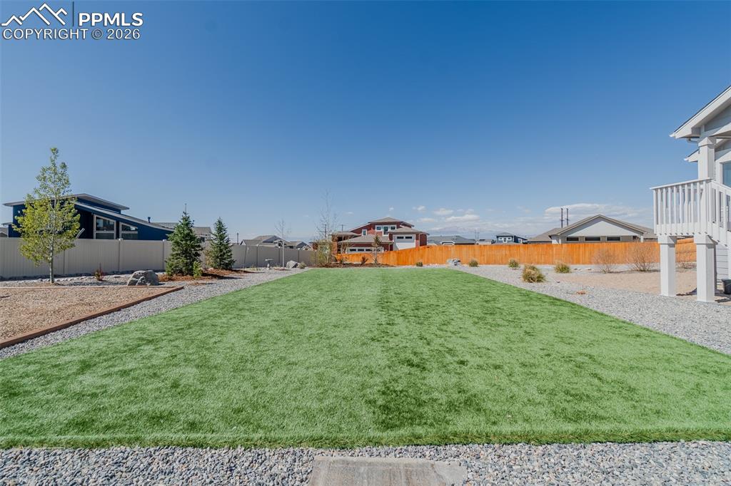 Image 41 of 46: Yard
