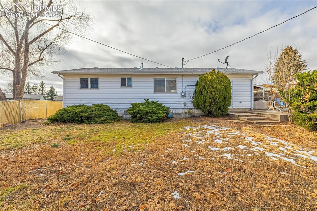 Image 18 of 34: Back of Structure