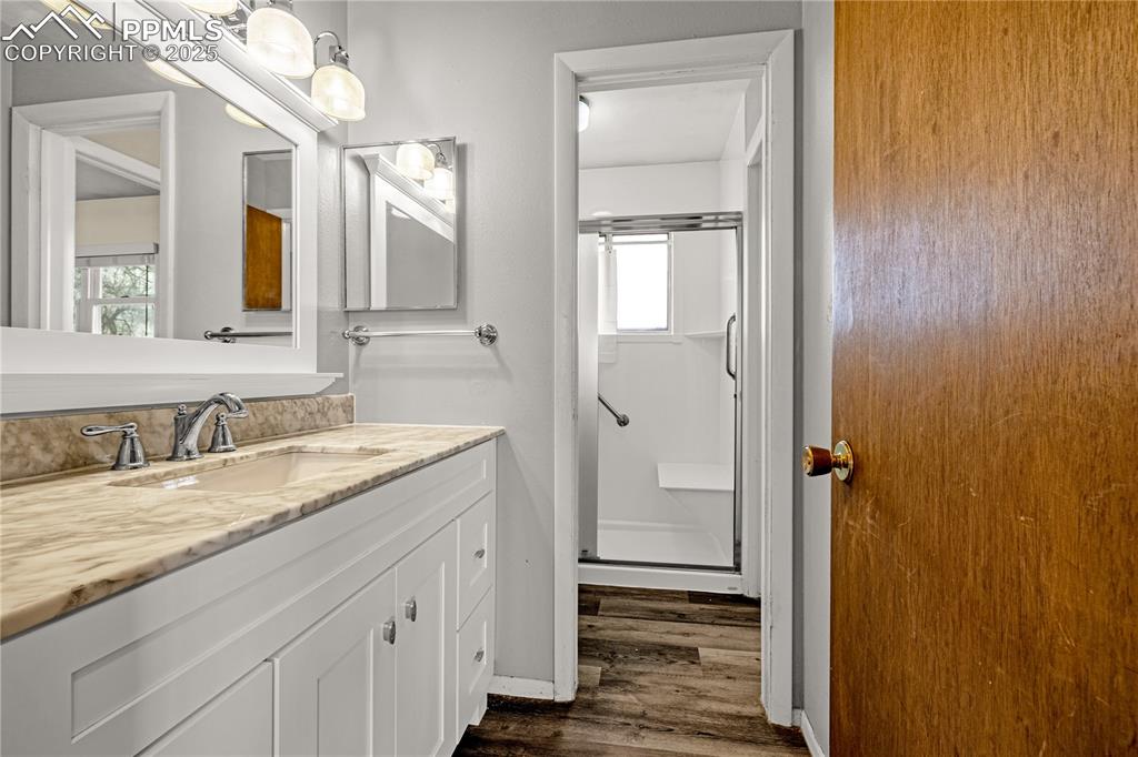 Image 34 of 34: Bathroom