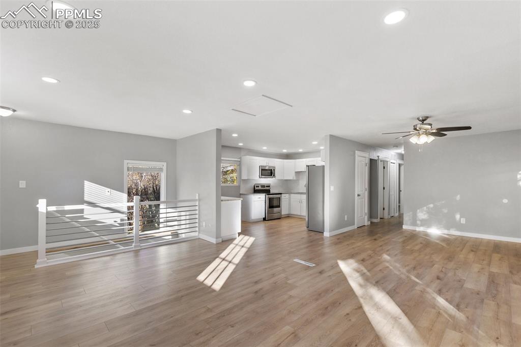 Image 17 of 50: Living Room