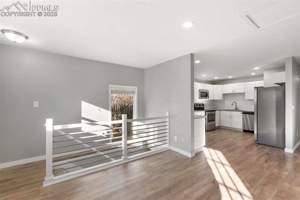 Image 18 of 50: Kitchen