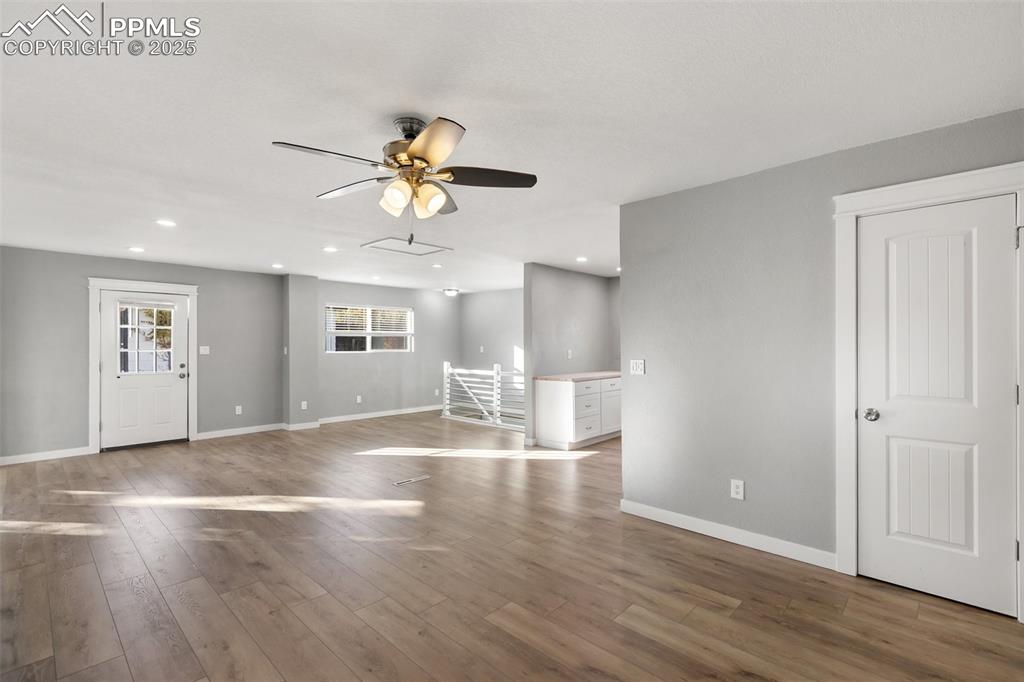 Image 20 of 50: Living Room