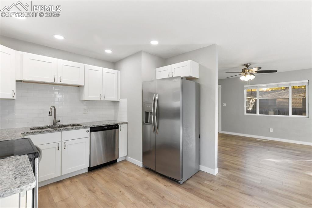 Image 21 of 50: Kitchen