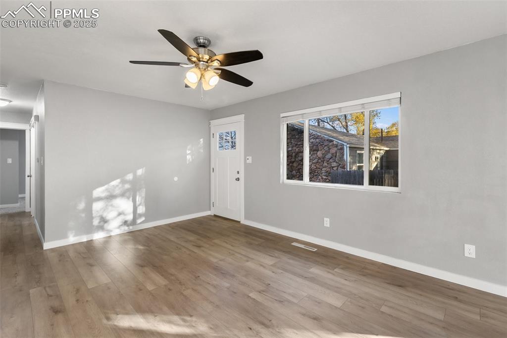 Image 23 of 50: Entry