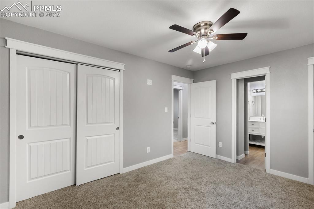 Image 27 of 50: Bedroom