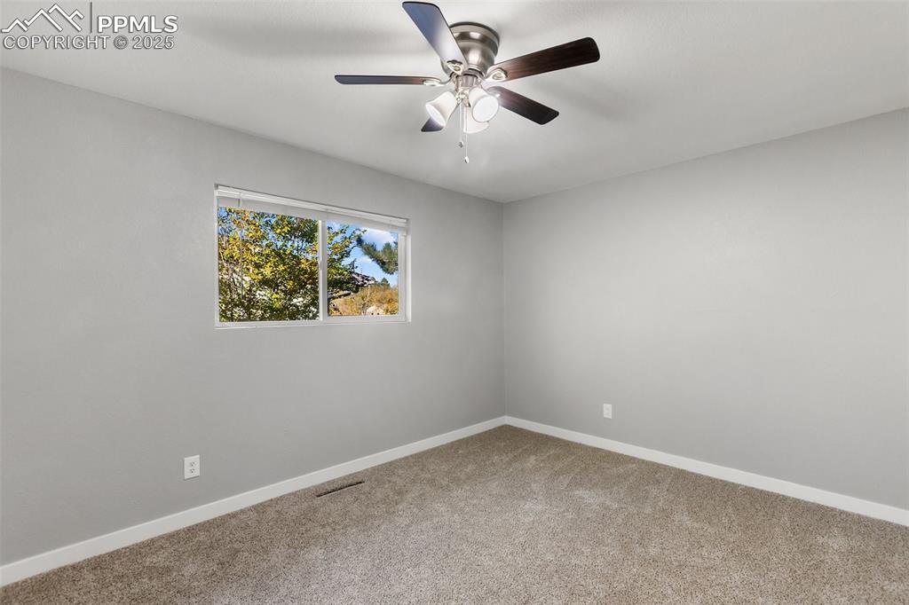 Image 28 of 50: Bedroom