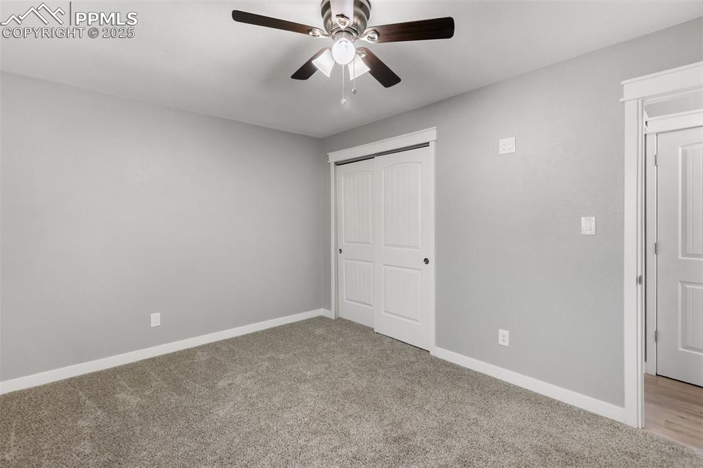 Image 29 of 50: Bedroom