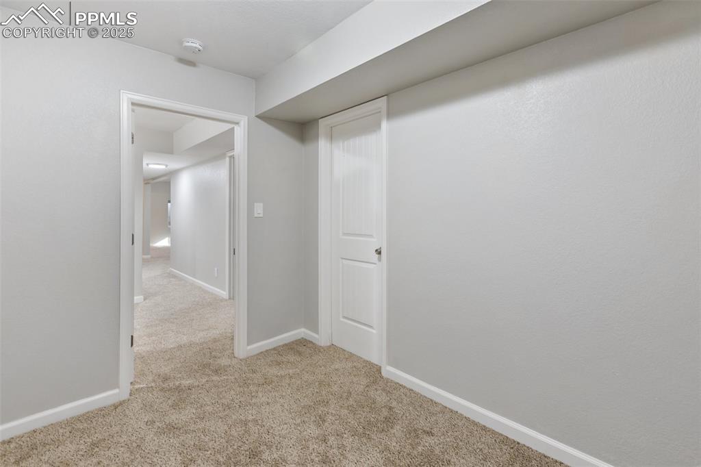 Image 35 of 50: Bedroom