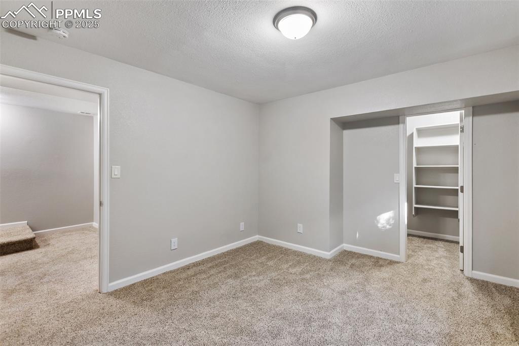 Image 36 of 50: Bedroom