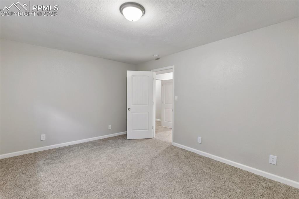 Image 37 of 50: Bedroom