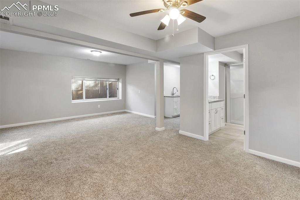 Image 39 of 50: Bedroom