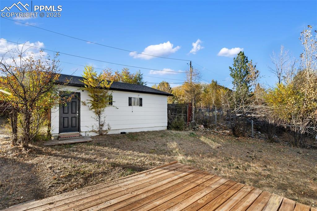 Image 47 of 50: Deck