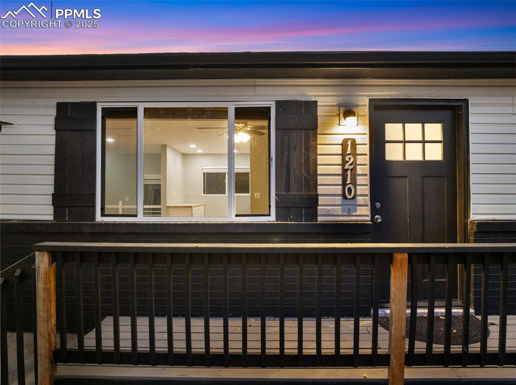 Image 5 of 50: Entry