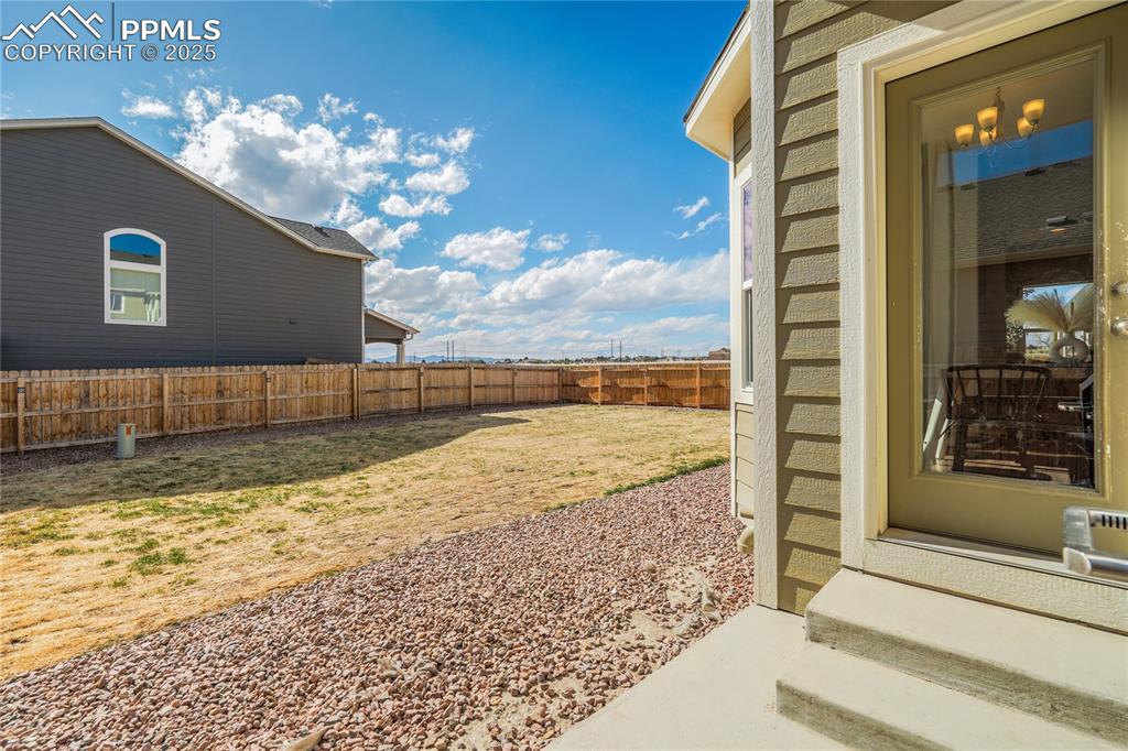 Image 41 of 46: Yard